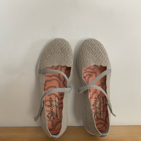 nwot SKECHERS Seager-Strike Out-Scalloped Knit Mary Jane Flat Sneaker - Picture 3 of 8